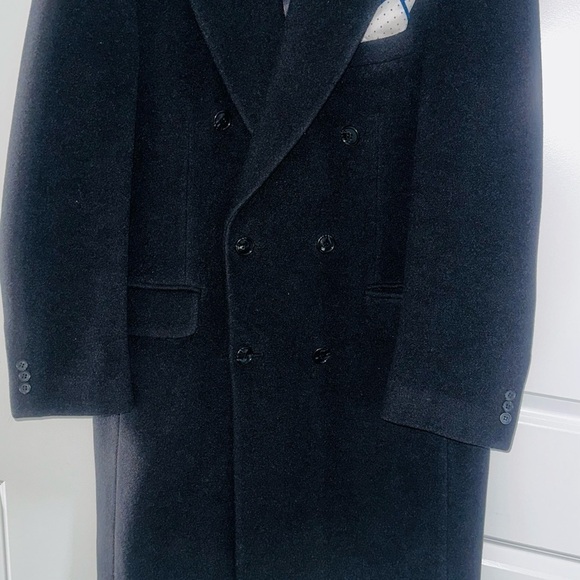 Executive Double Breasted Wool Overcoat w/Front Breast Pocket. - Picture 3 of 8